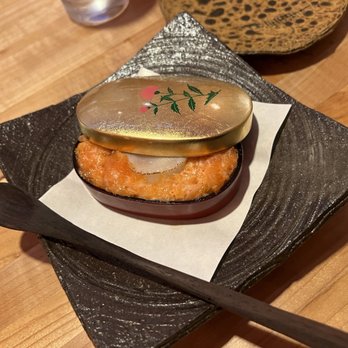Octopus Garden - Hokkaido scallop over New Zealand king salmon and rice topped with gold - Japanese Near Me - Vancouver, British Columbia