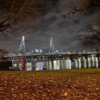 Kimpton RiverPlace Hotel - Night time - Hotels Near Me - Portland, Oregon Kimpton RiverPlace Hotel - Night time - Hotels Near Me - Portland, Oregon