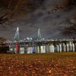 Kimpton RiverPlace Hotel - Night time