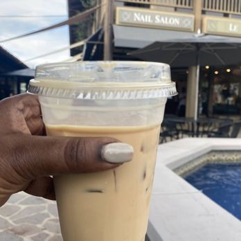 Le Cafe De La Plage - Coffee & Tea Near Me - Malibu, California Le Cafe De La Plage - Coffee & Tea Near Me - Malibu, California
