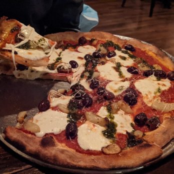 Le Paddock - Vegetarian Pizza - French Near Me - Brooklyn, New York