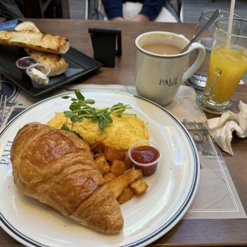 Paul Bakery, Cafe & Restaurant - French Near Me - Vancouver, British Columbia Paul Bakery, Cafe & Restaurant - French Near Me - Vancouver, British Columbia