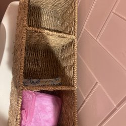 Aagh Lounge - Feminine products