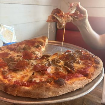 DeRusso’s Pizzeria - pizza - Pizza Near Me - Tierra Verde, Florida