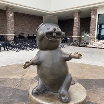 Buc-ee's - See the Polish on his hands? So many thousands of kids and pix - Gas Stations Near Me - New Braunfels, Texas