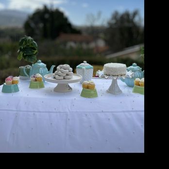 Padme Events - Green decor for dessert table. - Party & Event Planning Near Me Padme Events - Green decor for dessert table. - Party & Event Planning Near Me