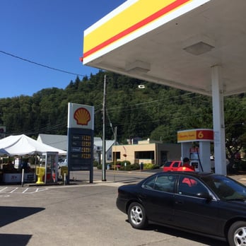 Garibaldi Shell & Grocery - a car at a gas station - Gas Stations Near Me - Garibaldi, Oregon Garibaldi Shell & Grocery - a car at a gas station - Gas Stations Near Me - Garibaldi, Oregon