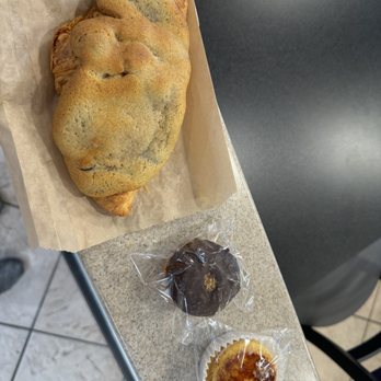 Sweet Oven Bakery - Crossaint cookie and macaron - Macarons Near Me - Sacramento, California Sweet Oven Bakery - Crossaint cookie and macaron - Macarons Near Me - Sacramento, California