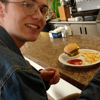 The Hungry Bear - American Near Me - Burlington, Iowa