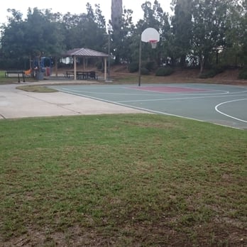 Loma Vista Park - Where my mom taught me how to dribble... She was a semi pro and I was a disappointment ha ha. - Parks Near Me - San Dimas, California