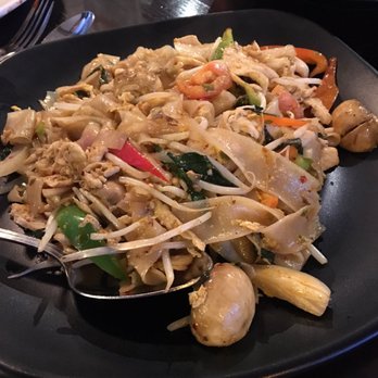 Ocean Thai Cuisine - Drunken noodles w chicken - Thai Near Me - Oceanside, California Ocean Thai Cuisine - Drunken noodles w chicken - Thai Near Me - Oceanside, California