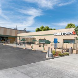 Mollie Stone's - Mollie Stone's Markets Front of Store in Palo Alto