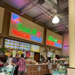 After changing the ownership, they increased price from $4 to 6 a banh mi and every items cost extra 30% by take advantage of "inflation".