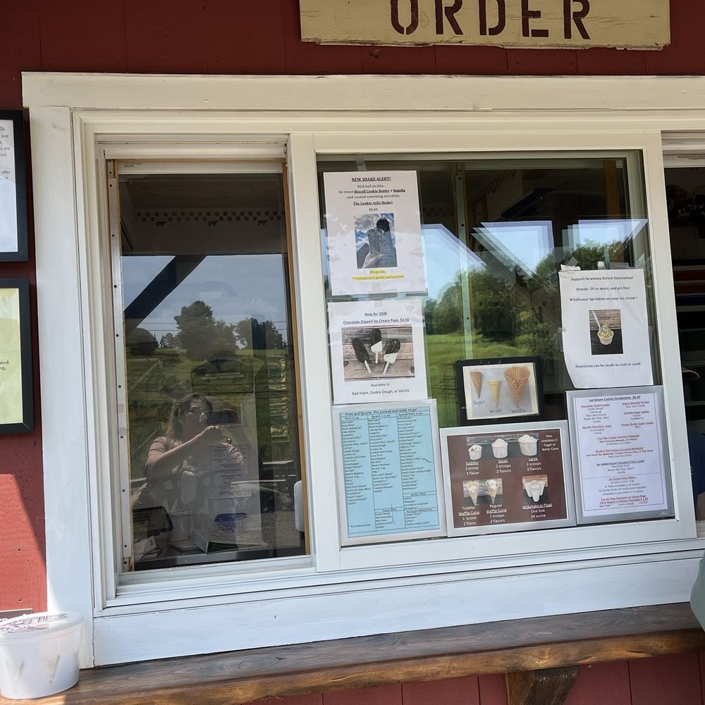 Ferris Acres Creamery - Ordering window - Ice Cream & Frozen Yogurt Near Me - Newtown, Connecticut