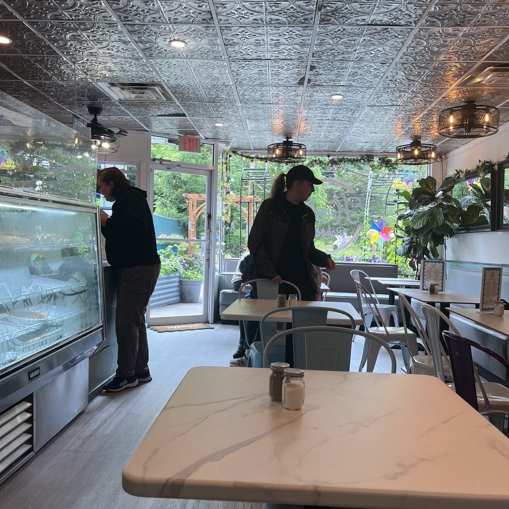 Hometown Bakeshop - Ambience - Bakeries Near Me - Centerport, New York