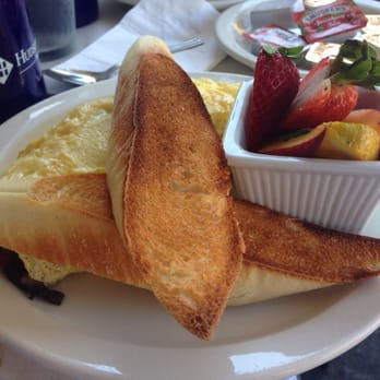 Bruce & Son - Vegetable Omelette with Toasted French Bread & Fresh Sliced Fruit! Great place. - American Near Me - Greenport, New York