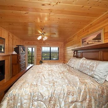 Cabin Fever Vacations - Master bedroom in Gatlinburg cabin rental - Vacation Rentals Near Me - Pigeon Forge, Tennessee