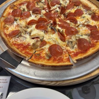 Pizzeria Napoli - Well bone thin crust. Outstanding - Pizza Near Me - Asheville, North Carolina
