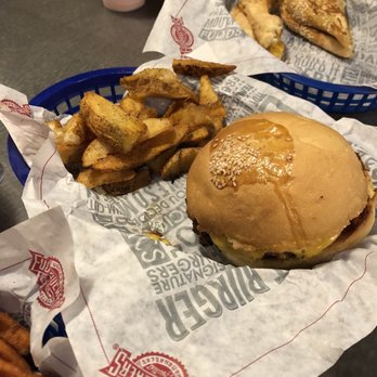 Fuddruckers - Burgers Near Me - Hummelstown, Pennsylvania