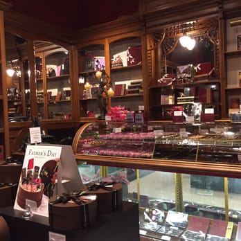 Rogers' Chocolates Heritage Store - Chocolatiers & Shops Near Me - Victoria, British Columbia Rogers' Chocolates Heritage Store - Chocolatiers & Shops Near Me - Victoria, British Columbia