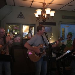 Stoney's Irish Grill - Loose Change playing...