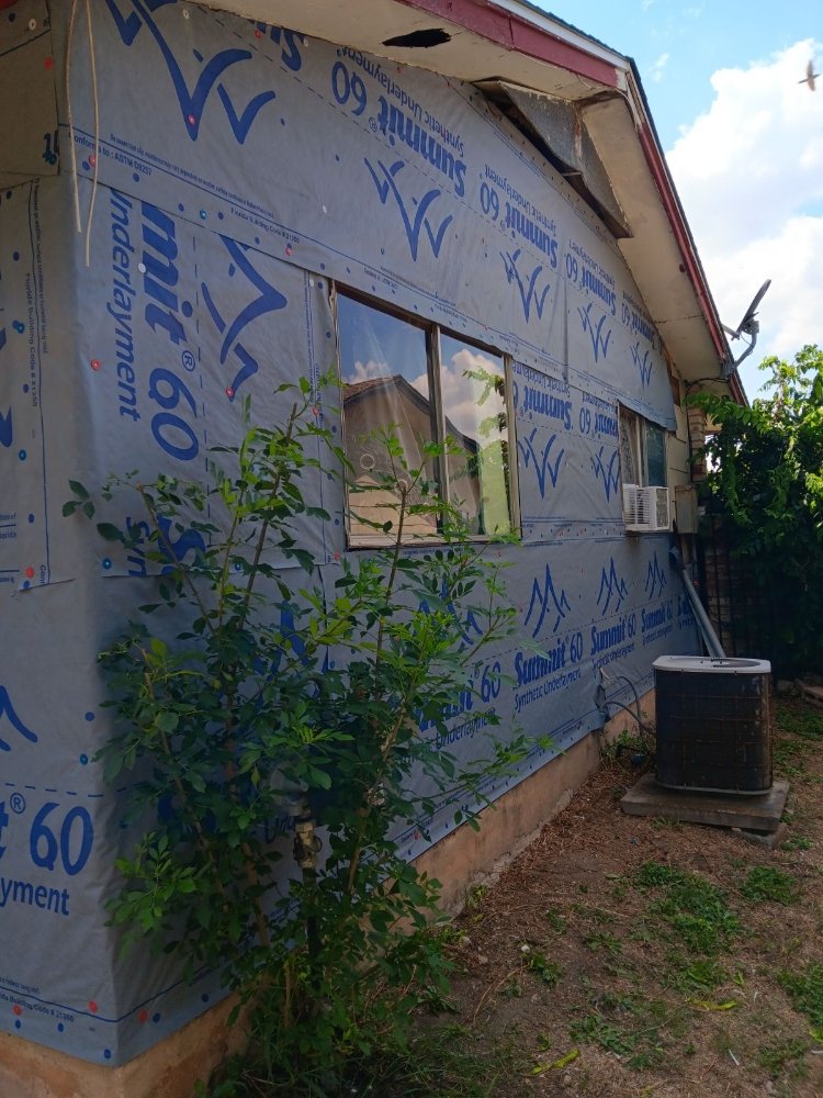 Slide of Saldana's Roofing