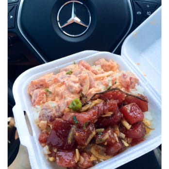 Ono Seafood - Large - 1/2 spicy & 1/2 shoyu ahi poke bowl on steamed white rice - Seafood Near Me - Honolulu, Hawaii