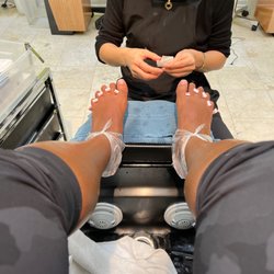 French 4U - No chip pedicure
