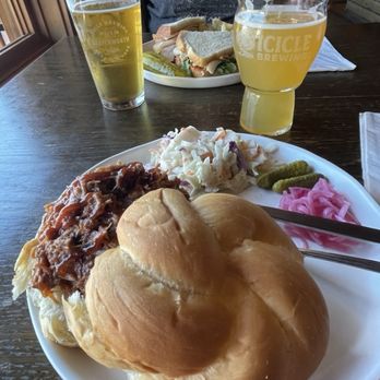 Icicle Brewing - Pulled Pork Sandwich - Brewpubs Near Me - Leavenworth, Washington