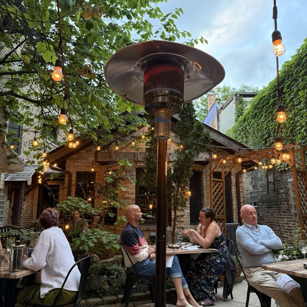 Bistro Campagne - Patio/outdoor seating - French Near Me - Chicago, Illinois Bistro Campagne - Patio/outdoor seating - French Near Me - Chicago, Illinois