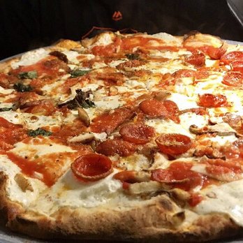 Juliana's - Half margarita, half margarita with pepperoni - Pizza Near Me - Brooklyn, New York Juliana's - Half margarita, half margarita with pepperoni - Pizza Near Me - Brooklyn, New York