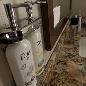 Holiday Inn The Lodge at Big Bear Lake - Uncaulked decaying vanity top - Big Bear, CA