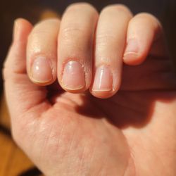 Atelier - Bad manicure.