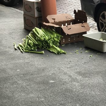 Mee Sum Pastry - Saw this around 10am today. No, there wasn't cardboard underneath, and yes it was intentional. - Seafood Near Me - Seattle, Washington