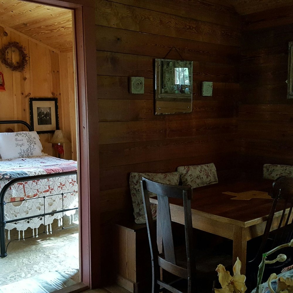 St. Clare's Cabin Retreat - Table for indoor eating and puzzle building - Bed & Breakfast Near Me - Vanderpool, Texas St. Clare's Cabin Retreat - Table for indoor eating and puzzle building - Bed & Breakfast Near Me - Vanderpool, Texas