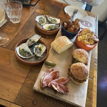 Tasca Tasca - Oysters, Mac n cheese, potatoes, sliders, and duck breast - Wine Bars Near Me - Sonoma, California