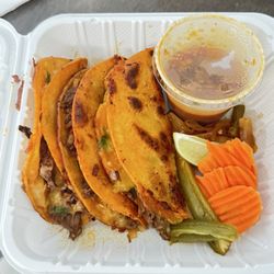 Taquería El Capitan - 3 birria tacos