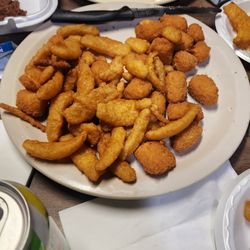 Bob's Bar & Grill - These were 1/2 orders and we still couldn't finish