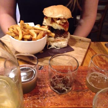 Indie Ale House - Breweries Near Me - Toronto, Ontario
