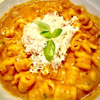 Delilah - King crab ala CAVATELLI ALLA VODKA - soooooo good!!!  3 of us shared the this + BURRATA yellowtail carpaccio and desert and it was Plenty!!! - New American Near Me - Las Vegas, Nevada