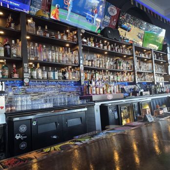Yeti Sports Bar & Restaurant - Nice Bar - Sports Bars Near Me - Berkeley, California Yeti Sports Bar & Restaurant - Nice Bar - Sports Bars Near Me - Berkeley, California