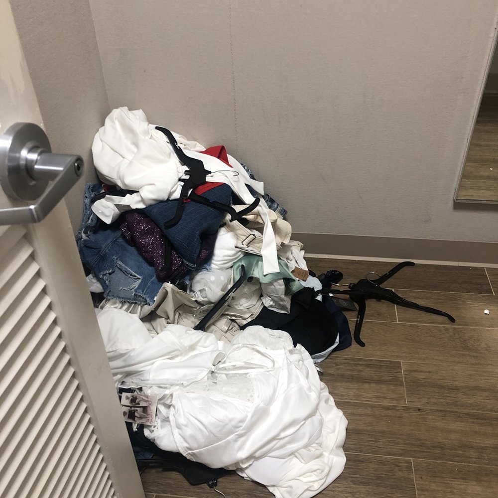 Dillard's - Dressing rooms - Department Stores Near Me - Buford, Georgia