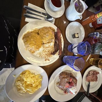 Honeybear Cafe - Biscuits and Chorizo Gravy. Churro French Toast - Breakfast & Brunch Near Me - Chicago, Illinois