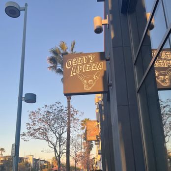 Ozzy's Apizza - Chandler Blvd. entrance (there's free parking in the lot across from Ozzy's) - Pizza Near Me - Los Angeles, California Ozzy's Apizza - Chandler Blvd. entrance (there's free parking in the lot across from Ozzy's) - Pizza Near Me - Los Angeles, California