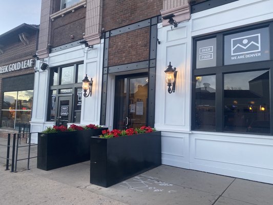 The DNVR Bar by null