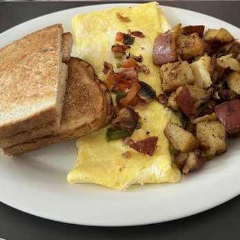 Eggs Up Grill - Make your own omelette with home fries and toast - Breakfast & Brunch Near Me - Madison, Alabama