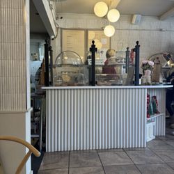 Daily Grind Coffee Bar - Counter