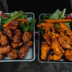 The Ravine on Sixteen - Hot Wings!