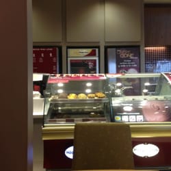 Häagen Dazs - Muy buenos pero sólo para un vez. Yo no se si salgo poco pero me parece caro.