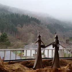 Im Speisesaal aus dem Fenster fotografiert inkl. Weihnachtsdeko.